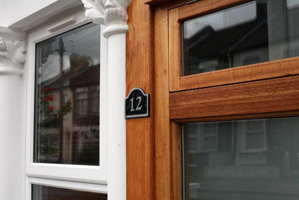 London Malvern Road Rooms To Let ภายนอก รูปภาพ